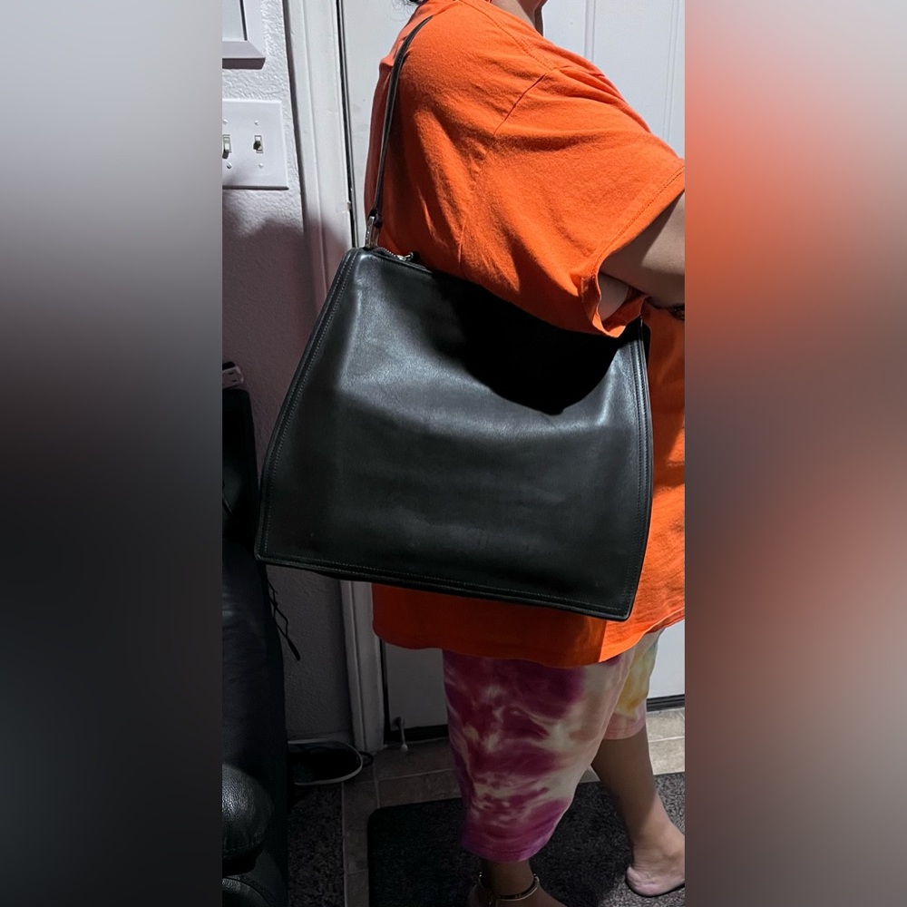 🔥Coach Black Cowhide Leather Shoulder Bag. Excellent Used Condition. - Picture 10 of 12